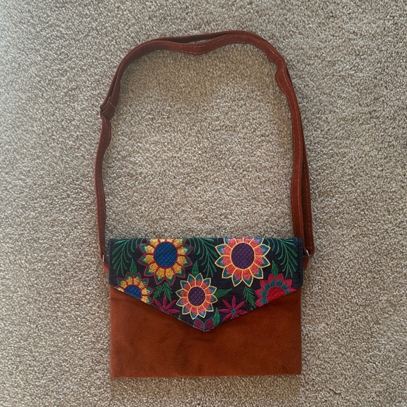 Handbags - Floral Embroidered leather Brown crossbody Bag - Guatemala artisanal bag